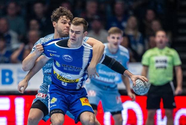DAIKIN HBL HANDBALL MEN 1 BL 23 GAME DAY THSV EISENACH HC ERLANGEN FOR EDITORIAL PURPOSES ONLY p 26 02 2026 Eisenach DAIKIN HBL Handball 1 Bundesliga Herren Saison 2025 2026 23 Spieltag Werner Assmann Halle ThSV Eisenach HC Erlangen im Foto Max Beneke 9 ThSV Eisenach in duel with Tobias Buck 39 HC Erlangen Germany Thüringen Eisenach Copyright SaschaxFromm Copyright: SaschaxFromm doc84r2mzcbvvpp8725fw9 ,EDITORIAL USE ONLY Copyright: SaschaxFromm