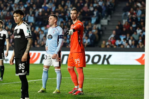 (L-R) Iago Aspas (Celta), Antonis Tsiftsis (PAOK), FEBRUARY 26, 2026 - Football Soccer : UEFA Europa League KO play-offs 2nd leg match between RC Celta de Vigo - PAOK FC at the Estadio Balaidos in Vigo, Spain. Noxthirdxpartyxsales  aflo_321444027