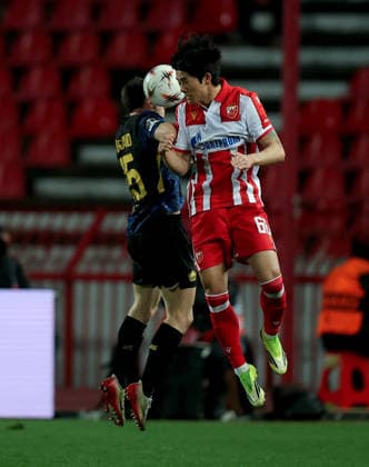 (260227) -- BELGRADE, Feb. 27, 2026 -- Crvena Zvezda s Seol Youngwoo (R) vies with Lille s Romain Perraud during the UEFA Europa League play-offs 2nd leg match between Crvena Zvezda and Lille in Belgrade, Serbia, on Feb. 26, 2026. (Photo by Xinhua) (SP)SERBIA-BELGRADE-FOOTBALL-UEFA EUROPA LEAGUE-CRVENA ZVEZDA VS LILLE PredragxMilosavljevic 