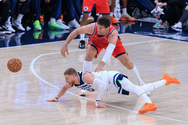 February 26, 2026, Inglewood, California, USA: Donte DiVincenzo 0 of the Minnesota Timberwolves loses the ball to Brook Lopez 11 of the Los Angeles Clippers during a regular season NBA, Basketball Herren, USA game on Thursday February 26, 2026 at Intuit Dome Arena in Inglewood, California. Clippers lose to Timberwolves, 88-94. JAVIER ROJAS PI Inglewood USA - ZUMAp124 20260226_zaa_p124_059 Copyright: xJavierxRojasx