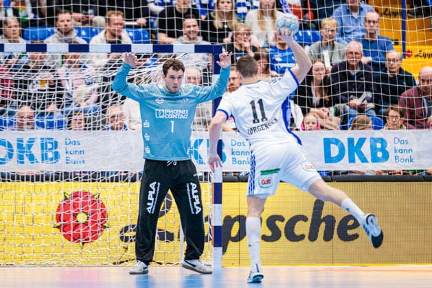 f l Constantin Moestl TBV Lemgo Lippe, 01 , Nicolaj Joergensen Handball Sport Verein Hamburg, 11 at the seven-meter 7 meter throw GER, TBV Lemgo Lippe vs Handball Sport Verein Hamburg, Handball, 1 Bundesliga, 23 Matchday, Season 2025 2026, 26 02 2026 GER, TBV Lemgo Lippe vs Handball Sport Verein Hamburg, Handball, 1 Bundesliga, 23 Matchday, Season 2025 2026, 26 02 2026 Lemgo Copyright: xEibner-Pressefoto JanxRollingerx EP_JSK