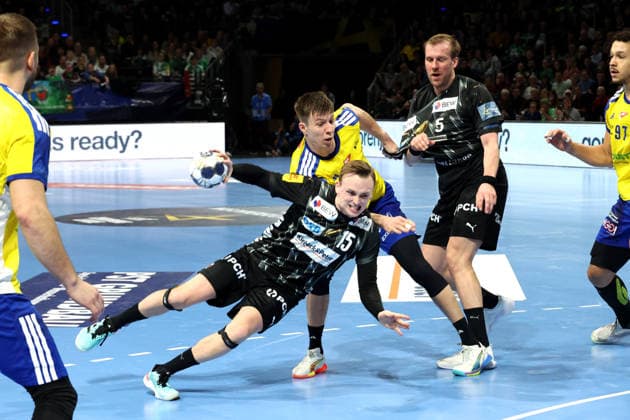 DEU, EHF Champions League, Fuechse Berlin vs Industria Kielce, 26 02 2026, Max Schmeling Halle, Berlin, DEU, EHF Champions League, Fuechse Berlin vs Industria Kielce, in the picture Tobias Grondahl Fuechse Berlin 15 , Max Darj Fuechse Berlin 5 , Michal Olejniczak Industria Kielce 5 nordphotoxGmbHx xEngler nph00076