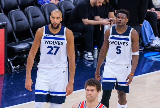 February 26, 2026, Inglewood, California, USA: Rudy Gobert 27 and Anthony Edwards 5 of the Minnesota Timberwolves during a regular season NBA, Basketball Herren, USA game against the Los Angeles Clippers on Thursday February 26, 2026 at Intuit Dome Arena in Inglewood, California. Clippers lose to Timberwolves, 88-94. JAVIER ROJAS PI Inglewood USA - ZUMAp124 20260226_zaa_p124_112 Copyright: xJavierxRojasx