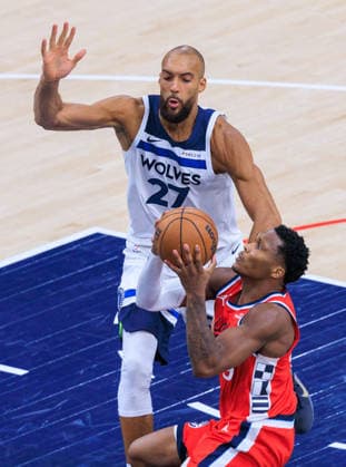 February 26, 2026, Inglewood, California, USA: Rudy Gobert 27 of the Minnesota Timberwolves tries to block a shot by Bennedict Mathurin 9 of the Los Angeles Clippers during a regular season NBA, Basketball Herren, USA game on Thursday February 26, 2026 at Intuit Dome Arena in Inglewood, California. Clippers lose to Timberwolves, 88-94. JAVIER ROJAS PI Inglewood USA - ZUMAp124 20260226_zaa_p124_113 Copyright: xJavierxRojasx