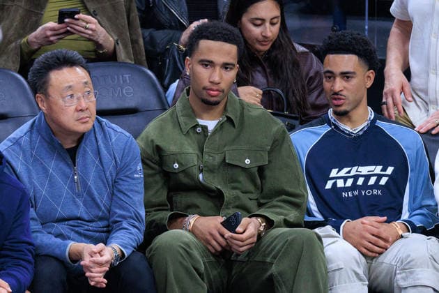 February 26, 2026, Inglewood, California, USA: C.J. Stroud and Bryce Young attend the NBA, Basketball Herren, USA regular season game between the of the Los Angeles Clippers and the Minnesota Timberwolves on Thursday February 26, 2026 at Intuit Dome Arena in Inglewood, California. Clippers lose to Timberwolves, 88-94. JAVIER ROJAS PI Inglewood USA - ZUMAp124 20260226_zaa_p124_119 Copyright: xJavierxRojasx