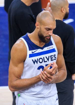 February 26, 2026, Inglewood, California, USA: Rudy Gobert 27 of the Minnesota Timberwolves holds his hand during a regular season NBA, Basketball Herren, USA game against the Los Angeles Clippers on Thursday February 26, 2026 at Intuit Dome Arena in Inglewood, California. Clippers lose to Timberwolves, 88-94. JAVIER ROJAS PI Inglewood USA - ZUMAp124 20260226_zaa_p124_131 Copyright: xJavierxRojasx