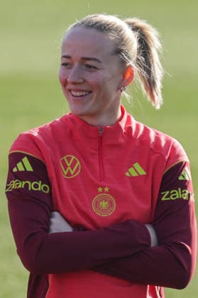 27 02 2026, xgrfx, Football DFB Media Dates, German Womens National Team Training v l Lea Schüller German Womens National Team DFL DFB REGULATIONS PROHIBIT ANY USE OF PHOTOGRAPHS as IMAGE SEQUENCES and or QUASI VIDEO Frankfurt am Main