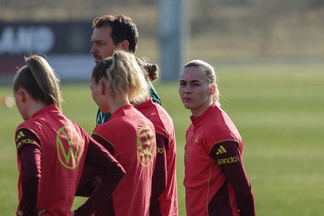 27 02 2026, xgrfx, Football DFB Media Dates, German Womens National Team Training v l Laura Freigang German Womens National Team DFL DFB REGULATIONS PROHIBIT ANY USE OF PHOTOGRAPHS as IMAGE SEQUENCES and or QUASI VIDEO Frankfurt am Main