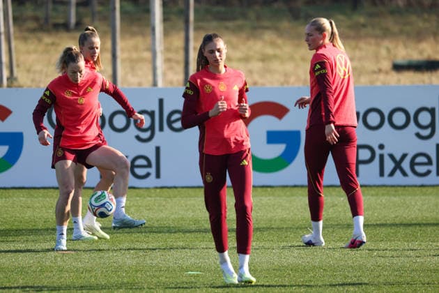 Frankfurt am Main, Germany February 27, 2026 Preparation for the Womens World Cup qualifier Germany vs. Slovenia Training In the picture from left Sarai Linder Germany , Vivien Endemann Germany , Jule Brand Germany and Camilla Küver Kuever Germany during training at the DFB Campus in Frankfurt Copyright: HMBxMedia MadeleinexFantini