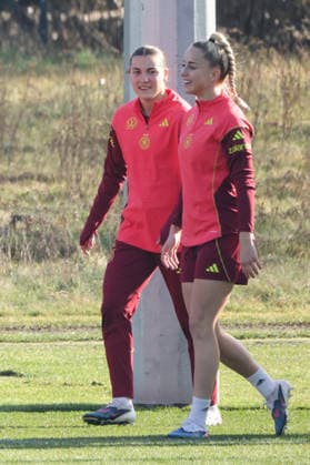 Frankfurt am Main, Germany February 27, 2026 Preparation for the Womens World Cup qualifier Germany vs. Slovenia Training In the picture from left Carlotta Wamser Germany and Giulia Gwinn Germany during training at the DFB Campus in Frankfurt Copyright: HMBxMedia MadeleinexFantini