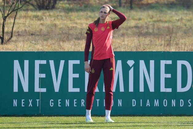 Frankfurt am Main, Germany February 27, 2026 Preparation for the Womens World Cup qualifier Germany vs Slovenia Training In the picture Jule Brand Germany during training at the DFB Campus in Frankfurt Copyright: HMBxMedia MadeleinexFantini