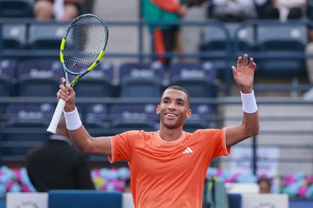 Felix Auger Aliassime CAN cheers after the victory, cheers, joy, emotion, Dubai Duty Free Tennis Championships, Dubai, U A E Tennis Dubai Tennis Championships 2025 ATP Dubai Duty Free Tennis Stadium Dubai United Arab Emirates 25 February 2026 Copyright: xJuergenxHasenkopfx