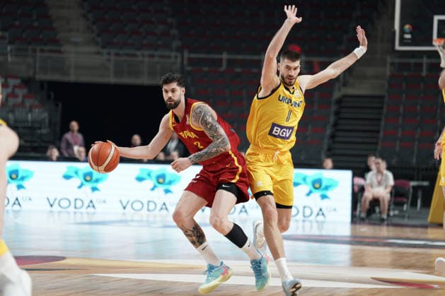 Ukraine Spain Basketball, Riga, Latvia, 27.02.2026, FIBA, basketball, Ukraine, Spain Santi Yusta of Spain and Oleksandr Lypovyy of Ukraine in action during FIBA Basketball World Cup European qualifiers group A game between Ukraine and Spain in Riga, Latvia, 27.02.2026. Photo: Roman Koksarov (RKF) Riga Latvia Copyright: xRomanxKoksarovx RKO06026.JPG