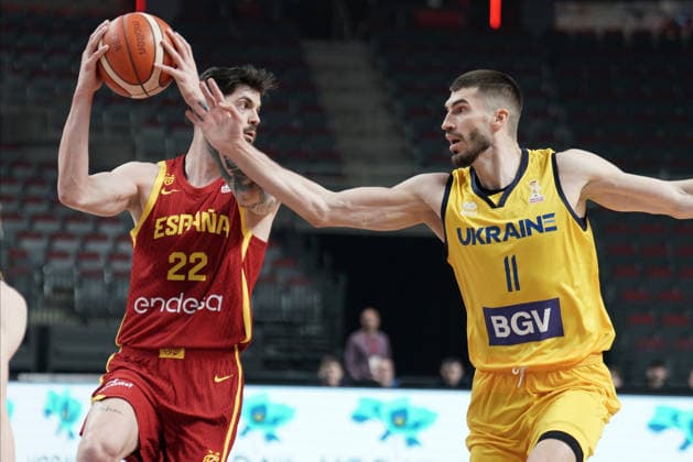Ukraine Spain Basketball, Riga, Latvia, 27.02.2026, FIBA, basketball, Ukraine, Spain Santi Yusta of Spain and Oleksandr Lypovyy of Ukraine in action during FIBA Basketball World Cup European qualifiers group A game between Ukraine and Spain in Riga, Latvia, 27.02.2026. Photo: Roman Koksarov (RKF) Riga Latvia Copyright: xRomanxKoksarovx RKO06026.JPG