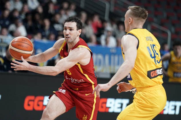 Ukraine Spain Basketball, Riga, Latvia, 27.02.2026, FIBA, basketball, Ukraine, Spain Ferran Bassas of Spain and Vitaliy Zotov of Ukraine in action during FIBA Basketball World Cup European qualifiers group A game between Ukraine and Spain in Riga, Latvia, 27.02.2026. Photo: Roman Koksarov (RKF) Riga Latvia Copyright: xRomanxKoksarovx RKO06106.JPG