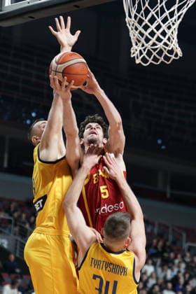 Ukraine Spain Basketball, Riga, Latvia, 27.02.2026, FIBA, basketball, Ukraine, Spain Oriol Pauli of Spain and Viacheslav Bobrov of Ukraine in action during FIBA Basketball World Cup European qualifiers group A game between Ukraine and Spain in Riga, Latvia, 27.02.2026. Photo: Roman Koksarov (RKF) Riga Latvia Copyright: xRomanxKoksarovx RKO06111.JPG