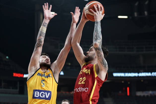 Ukraine Spain Basketball, Riga, Latvia, 27.02.2026, FIBA, basketball, Ukraine, Spain Santi Yusta of Spain and Ivan Tkachenko of Ukraine in action during FIBA Basketball World Cup European qualifiers group A game between Ukraine and Spain in Riga, Latvia, 27.02.2026. Photo: Roman Koksarov (RKF) Riga Latvia Copyright: xRomanxKoksarovx RKO06172.JPG