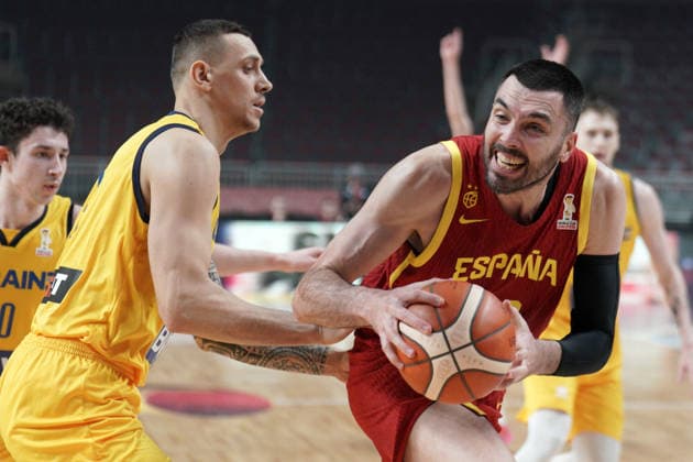 Ukraine Spain Basketball, Riga, Latvia, 27.02.2026, FIBA, basketball, Ukraine, Spain Pierre Oriola of Spain and Viacheslav Bobrov of Ukraine in action during FIBA Basketball World Cup European qualifiers group A game between Ukraine and Spain in Riga, Latvia, 27.02.2026. Photo: Roman Koksarov (RKF) Riga Latvia Copyright: xRomanxKoksarovx RKO06311.JPG
