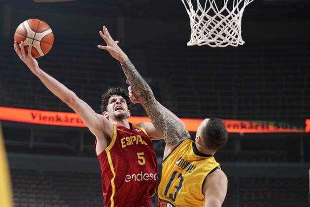 Ukraine Spain Basketball, Riga, Latvia, 27.02.2026, FIBA, basketball, Ukraine, Spain Oriol Pauli of Spain and Viacheslav Bobrov of Ukraine in action during FIBA Basketball World Cup European qualifiers group A game between Ukraine and Spain in Riga, Latvia, 27.02.2026. Photo: Roman Koksarov (RKF) Riga Latvia Copyright: xRomanxKoksarovx RKO06319.JPG