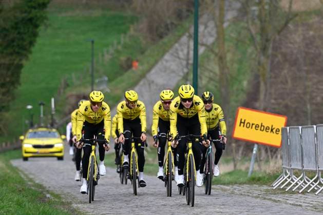 Sport Bilder des Tages Omloop Het Nieuwsblad 2026 Cycling Race Media Activities 27 02 2026 NINOVE, BELGIUM - FEBRUARY 27 : Hagenes Per Strand (NOR) of Team Visma Lease a Bike leading the group over the Haaghoek cobblestones during a training and reconnaissance session prior to the 81th edition of Omloop Het Nieuwsblad an UCI World Tour 1.UWT one day cycling road race for Men Elite of km with start in Ghent and finish in Ninove on February 27, 2026 in Ninove, Belgium, 27 02 2026 ( Motordriver Kenny Verfaillie - Ninove Belgium  Copyright: xNicoxVereeckenx