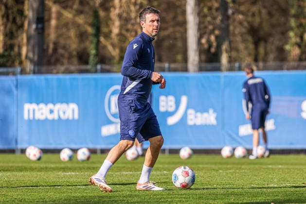 Training on 27 02 26, Men, Soccer, Season 2025 2026, 2 Liga, Karlsruher SC Christian Eichner KSC Trainer am Ball Karlsruhe Wildparkstadion Baden Württemberg Germany