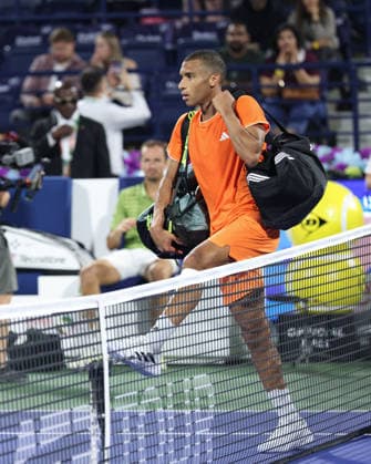 Felix Auger Aliassime CAN leaves the court after his defeat, Dubai Duty Free Tennis Championships, Dubai, U A E Tennis Dubai Tennis Championships 2026 ATP Dubai Duty Free Tennis Stadium Dubai United Arab Emirates 28 February 2026 Copyright: xJuergenxHasenkopfx