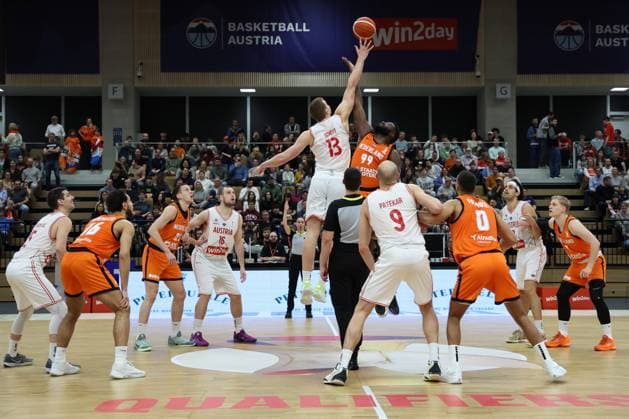 VIENNA, AUSTRIA, FEB. 27, 2026 MEN S BASKETBALL FIBA BASKETBALL WORLD CUP 2027 EUROPEAN QUALIFIERS, FIRST ROUND Â· GROUP F, AUSTRIA VS NETHERLANDS aerial duel VIENNA VIENNA, Arena Vienna Sport Arena Vienna, Vienna AUSTRIA