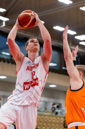 BASKETBALL - FIBA WC Quali, AUT vs NED VIENNA,AUSTRIA,27.FEB.26 - BASKETBALL - FIBA Basketball World Cup 2027,Qualifiers, international match, Länderspiel, Nationalmannschaft Austria vs Netherlands. Image shows Fynn Scott (AUT) and Kaye van der Vuurst (NED).  GEPAxpictures xPhilippxBrem