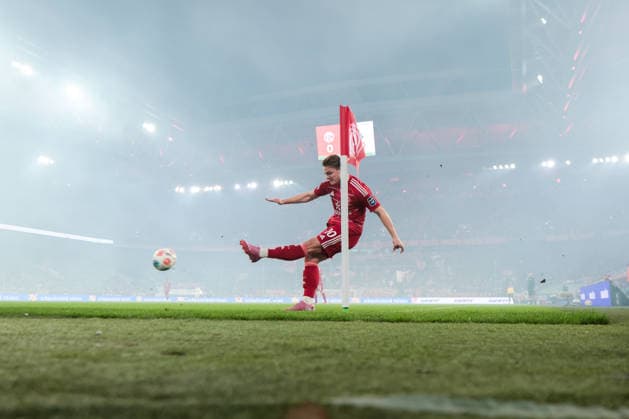 27 02 2026, Football, Season 2025 2026, 2 Bundesliga, 24 Matchday, Fortuna Düsseldorf VfL Bochum 1848, Christian Rasmussen Fortuna Düsseldorf with a corner, Düsseldorf MErkur Spiel Arena NRW Germany xRHR PHOTO DEx Copyright: DennisxEwert RHR-FOTOx RHR-FOTO DE