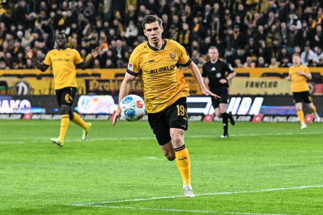 Soccer I Men I Season 2025 2026 I 2 Bundesliga I 24 Matchday I SG Dynamo Dresden SV Darmstadt 98 I 27 02 2026 Alexander Rossipal 19, SG Dynamo Dresden with ball Crop, close-up, portrait, portrait, single photo, single image, body Dresden Rudolf Harbig Stadium Lennestr 12 Saxony Germany Copyright: xLobeca InesxHähnelx