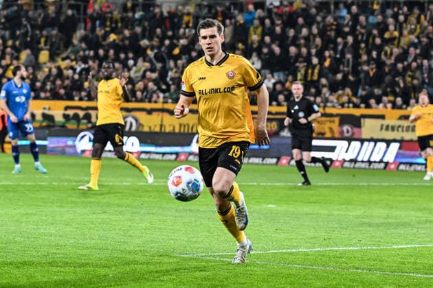Soccer I Men I Season 2025 2026 I 2 Bundesliga I 24 Matchday I SG Dynamo Dresden SV Darmstadt 98 I 27 02 2026 Alexander Rossipal 19, SG Dynamo Dresden with ball Crop, close-up, portrait, portrait, single photo, single image, body Dresden Rudolf Harbig Stadium Lennestr 12 Saxony Germany Copyright: xLobeca InesxHähnelx