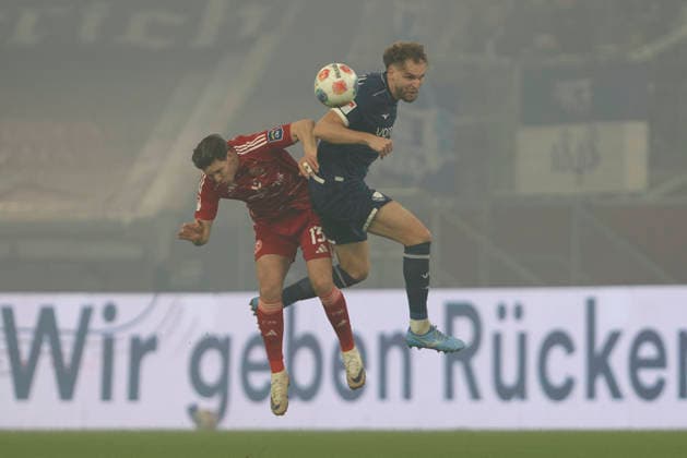 Cedric Itten Fortuna Düsseldorf and Philipp Strompf VfL Bochum in a duel during the 2 Bundesliga match between Fortuna Düsseldorf and VfL Bochum, Merkur Spiel Arena on February 27, 2026 in Düsseldorf, Germany Photo by Oliver Kaelke DeFodi Images Cedric Itten Fortuna Düsseldorf and Philipp Strompf VfL Bochum battle for the ball during the 2 Bundesliga match between Fortuna Düsseldorf and VfL Bochum at Merkur Spiel Arena on February 27, 2026 in Düsseldorf, Germany Photo by Oliver Kaelke DeFodi Images Photo by Oliver Kaelke DeFodi Images