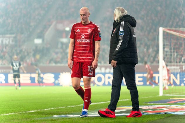 Germany 2 Bundesliga 2025 2026 Fortuna Düsseldorf vs VfL Bochum 24 Matchday 27 02 2026 Merkur Spiel Arena Nordrhein Westfalen Valgeir Lunddal Fortuna Düsseldorf, 12 Injury Substitution leaves the field Copyright: xCelinaxLeiersx