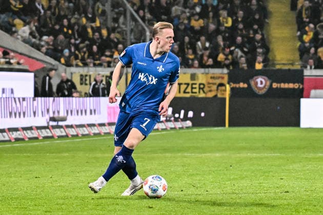 Soccer I Men I Season 2025 2026 I 2 Bundesliga I 24 Matchday I SG Dynamo Dresden SV Darmstadt 98 I 27 02 2026 Isac Lidberg 7, SV Darmstadt 98 with ball Crop, close-up, portrait, portrait, single photo, single image, body Dresden Rudolf Harbig Stadium Lennestr 12 Saxony Germany Copyright: xLobeca InesxHähnelx