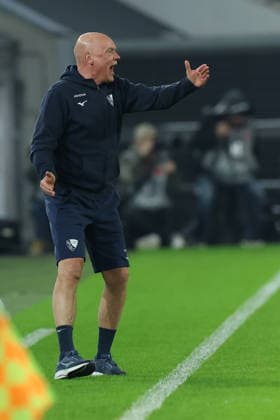 GER, 2 FBL Fortuna Duesseldorf vs VfL Bochum 27 02 2026, Merkur Spiel Arena, Duesseldorf, GER, 2 FBL Fortuna Duesseldorf vs VfL Bochum, in the picture Uwe Rösler Roesler Trainer Headcoach VfL Bochum , gets very upset, gestures, facial expressions, emotions, dissatisfied disappointed dejected, nordphotoxGmbHx xMeuter nph00351