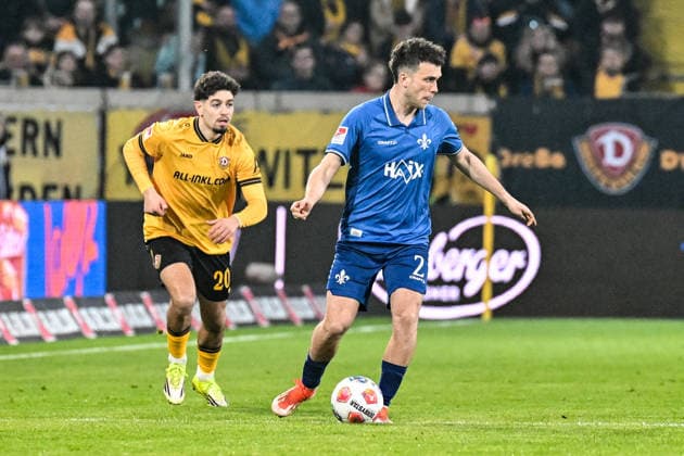 Soccer I Men I Season 2025 2026 I 2 Bundesliga I 24 Matchday I SG Dynamo Dresden SV Darmstadt 98 I 27 02 2026 duel Ben Justus Bobzien 20, SG Dynamo Dresden runs Sergio Lopez 2, SV Darmstadt 98 to Dresden Rudolf Harbig Stadium Lennestr 12 Saxony Germany Copyright: xLobeca InesxHähnelx