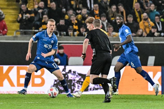 Soccer I Men I Season 2025 2026 I 2 Bundesliga I 24 Matchday I SG Dynamo Dresden SV Darmstadt 98 I 27 02 2026 duel Kai Klefisch 17, SV Darmstadt 98 blocks the running path of Robert Wagner 18, SG Dynamo Dresden Dresden Rudolf Harbig Stadion Lennestr 12 Sachsen Germany Copyright: xLobeca InesxHähnelx