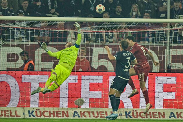 Penalty area scene Timo Horn Bochum 1 vereeitelt goal chance by Cedric Itten Duesseldorf 13 27 02 2026 ¢ Soccer ¢ Fortuna Duesseldorf vs VfL Bochum, Merkur Spiel Arena, Duesseldorf, DFB DFL REGULATIONS PROHIBIT ANY USE OF PHOTOGRAPHS AS IMAGE SEQUENCES AND OR QUASI VIDE Copyright: xpepphotox xSaschaxWeizx pep00321, pep_20260227_hm_291780