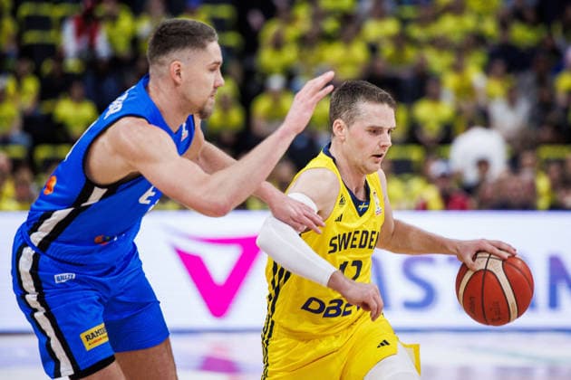 260227 Janari Joesaar of Estonia and Ludvig Hakanson of Sweden during the FIBA World Cup Qualifier game between Sweden and Estonia on February 27, 2026 in Stockholm Photo Kenta Jönsson BILDBYRAN COP 210 KJ0314 basketball vm kval kval fiba world cup qualifiers sverige estland sweden estonia bbeng  Copyright: KENTAxJÖNSSON BB260227KJ022