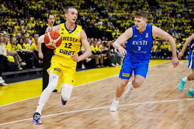 260227 Ludvig Hakanson of Sweden and Kaspar Treier of Estonia during the FIBA World Cup Qualifier game between Sweden and Estonia on February 27, 2026 in Stockholm Photo Kenta Jönsson BILDBYRAN COP 210 KJ0314 basketball vm kval kval fiba world cup qualifiers sverige estland sweden estonia bbeng  Copyright: KENTAxJÖNSSON BB260227KJ025