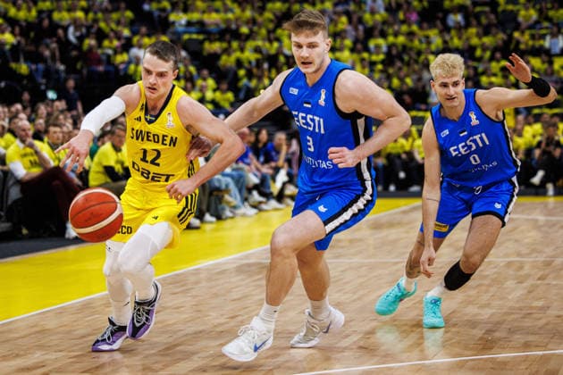 260227 Ludvig Hakanson of Sweden with Kaspar Treier of Estonia during the FIBA World Cup Qualifier game between Sweden and Estonia on February 27, 2026 in Stockholm Photo Kenta Jönsson BILDBYRAN COP 210 KJ0314 basketball vm kval kval fiba world cup qualifiers sverige estland sweden estonia bbeng  Copyright: KENTAxJÖNSSON BB260227KJ026
