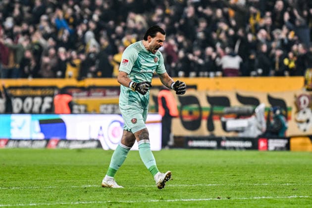 Soccer I Men I Season 2025 2026 I 2 Bundesliga I 24 Matchday I SG Dynamo Dresden SV Darmstadt 98 I 27 02 2026 Goal celebration Tim Stanislaw Schreiber 1, SG Dynamo Dresden after the 2 0 Crop, close-up, portrait, portrait, single photo, single image, body Dresden Rudolf Harbig Stadium Lennestr 12 Saxony Germany Copyright: xLobeca InesxHähnelx