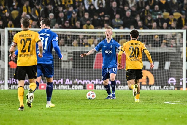 Soccer I Men I Season 2025 2026 I 2 Bundesliga I 24 Matchday I SG Dynamo Dresden SV Darmstadt 98 I 27 02 2026 Kai Klefisch 17, SV Darmstadt 98 with ball Crop, close-up, portrait, portrait, single photo, single image, body Dresden Rudolf Harbig Stadium Lennestr 12 Saxony Germany Copyright: xLobeca InesxHähnelx