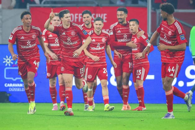 27 02 2026, Fußball, Fortuna Düsseldorf VfL Bochum, 2 Fußball Bundesliga, Merkur Spiel Arena, Saison 2025 2026 Torjubel nach dem Tor zum 1 0 durch Torschütze Cedric Itten Fortuna Düsseldorf 13 DFB regulations prohibit any use of photographs as image sequences and or quasi video Nordrhein Westfalen Germany