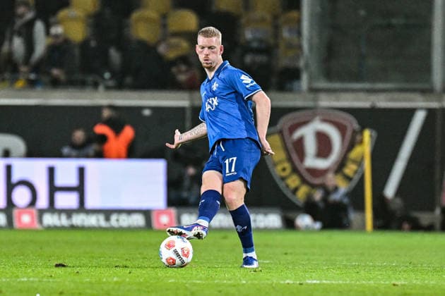 Soccer I Men I Season 2025 2026 I 2 Bundesliga I 24 Matchday I SG Dynamo Dresden SV Darmstadt 98 I 27 02 2026 Kai Klefisch 17, SV Darmstadt 98 plays the ball Crop, close-up, portrait, portrait, single photo, single image, body Dresden Rudolf Harbig Stadium Lennestr 12 Saxony Germany Copyright: xLobeca InesxHähnelx