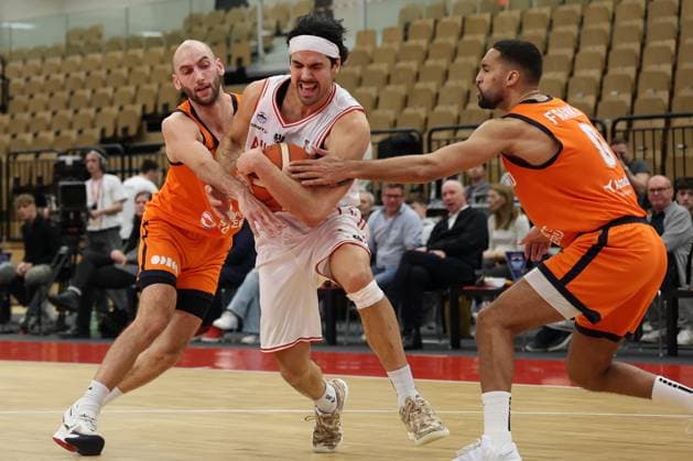 Sport Bilder des Tages VIENNA, AUSTRIA, FEB. 27, 2026 MEN S BASKETBALL FIBA BASKETBALL WORLD CUP 2027 EUROPEAN QUALIFIERS, FIRST ROUND Â· GROUP F, AUSTRIA VS NETHERLANDS Erol Ersek (Austria) in one on one VIENNA VIENNA, Arena Vienna Sport Arena Vienna, Vienna AUSTRIA
