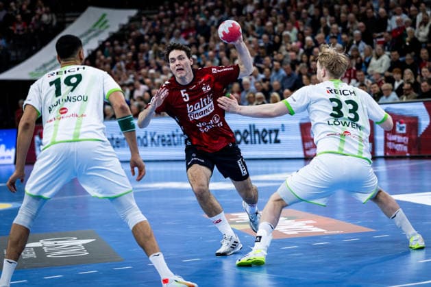 DAIKIN HBL SG Flensburg Handewitt vs HSG Wetzlar 27 02 26 Niclas Kirkelokke No 05, SG Flensburg Handewitt vs Philipp Ahouansou No 19, HSG Wetzlar and Georg Löwen No 33, HSG Wetzlar DAIKIN HBL SG Flensburg Handewitt vs HSG Wetzlar, GP JOULE Arena on 27 02 26 Copyright: xBEAUTIFULxSPORTS MarioxM.xKobergx