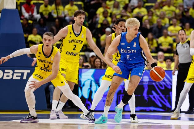 STOCKHOLM, SWEDEN 20260227 Estonia s Henri Dell with the ball and Sweden s Ludde Hakanson, Adam Ramstedt and Melwin Pantzar, during the FIBA World European Cup Qualifier game between Sweden and Estonia, first round group H, at Avicii Arena in Stockholm, Sweden February 27, 2026 STOCKHOLM SWEDEN x1081x  Copyright: xFredrikxPerssonx TTx BASKETBALL WORLD CUP QUALIFIERS SWEDEN-ESTONIA