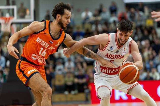 BASKETBALL - FIBA WC Quali, AUT vs NED VIENNA,AUSTRIA,27.FEB.26 - BASKETBALL - FIBA Basketball World Cup 2027,Qualifiers, international match, Länderspiel, Nationalmannschaft Austria vs Netherlands. Image shows Troy Koehler (NED) and Daniel Friedrich (AUT).  GEPAxpictures xPhilippxBrem