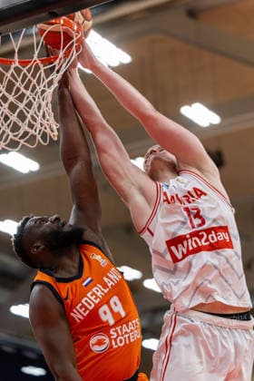 BASKETBALL - FIBA WC Quali, AUT vs NED VIENNA,AUSTRIA,27.FEB.26 - BASKETBALL - FIBA Basketball World Cup 2027,Qualifiers, international match, Länderspiel, Nationalmannschaft Austria vs Netherlands. Image shows Nathan Kuta (NED) and Fynn Scott (AUT).  GEPAxpictures xPhilippxBrem